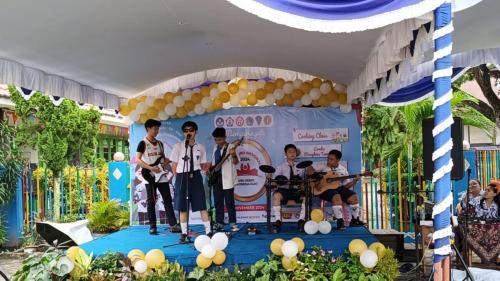 Penampilan Grup Band SMP Santa Maria Banjarmasin