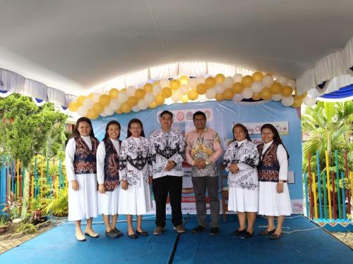 Foto bersama Staff Sekolah Yayasan