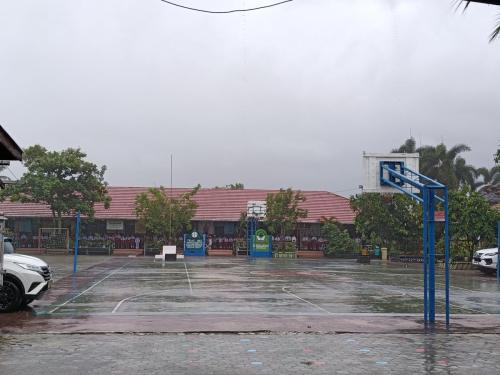 Upacara Hari Guru di Depan Kelas Masing-masing