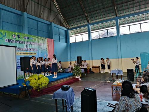Lomba Paduan Suara Kelas 9B 